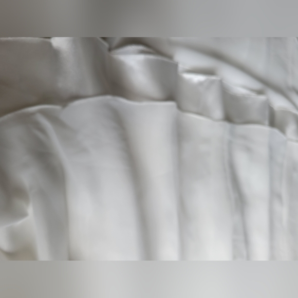 NWT Size 2 Wedding Gown. Can be worn strapless or with straps. Chiffon Shawl inc - Picture 12 of 12